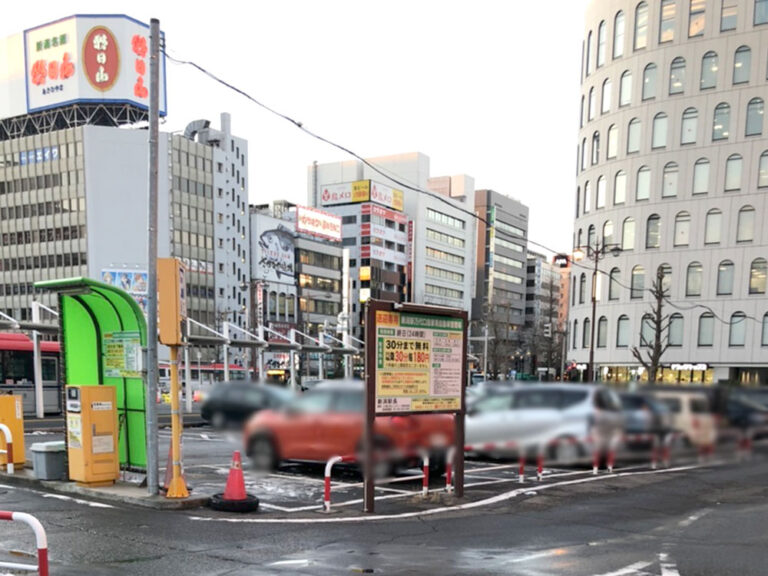 新潟駅万代広場の一般車整理場