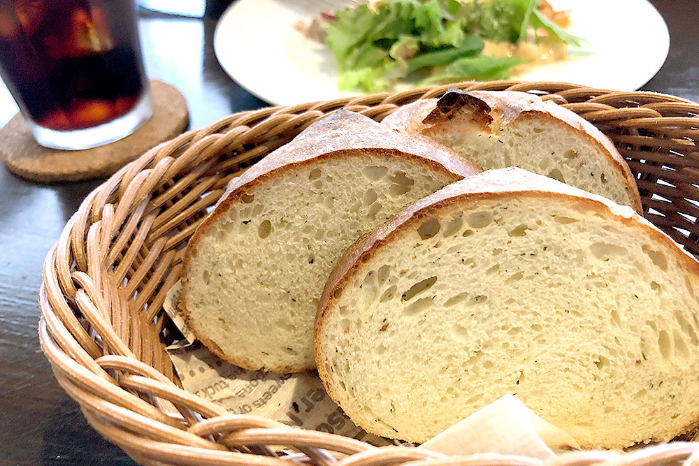 『ル・タン』自家製パン