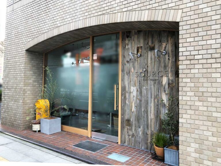 『SOURCE hair space（ソースヘアースペース）万代店』外観