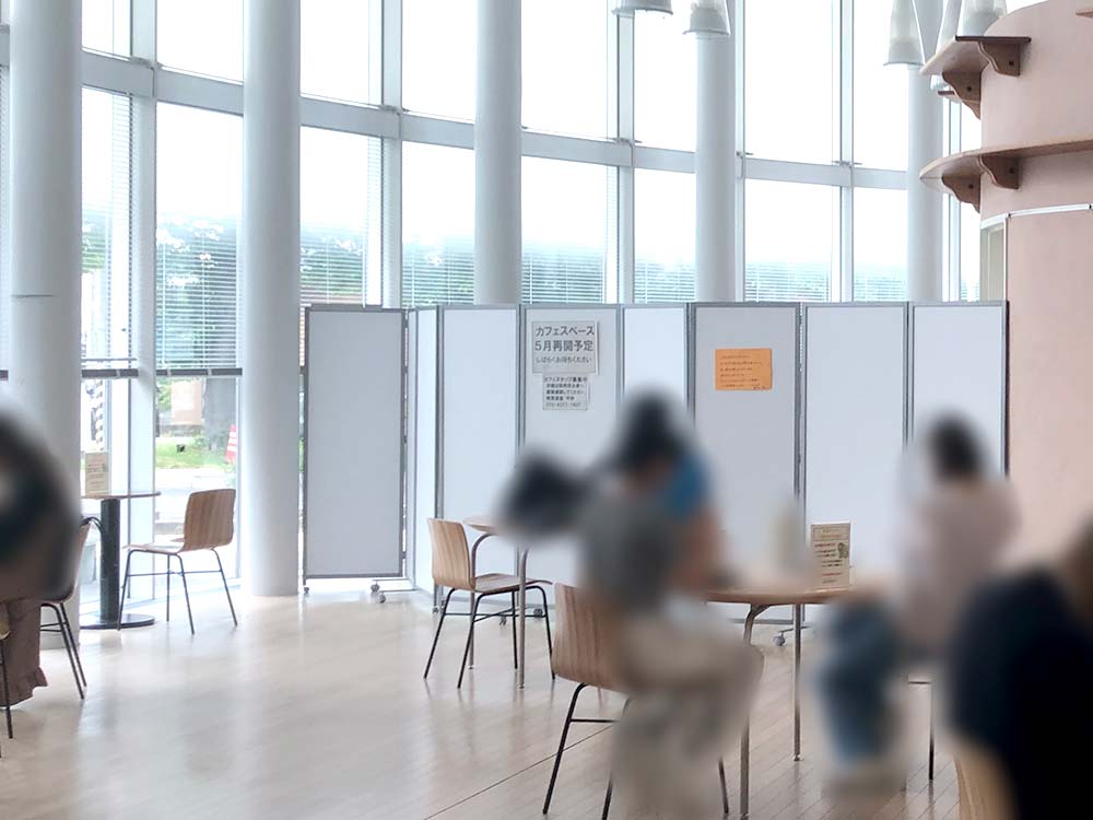 「新潟市立中央図書館（ほんぽーと）」カフェスペース『喫茶浪漫』準備中外観