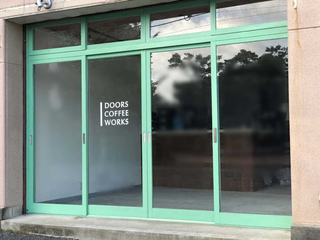 『DOORS COFFEE WORKS』入口