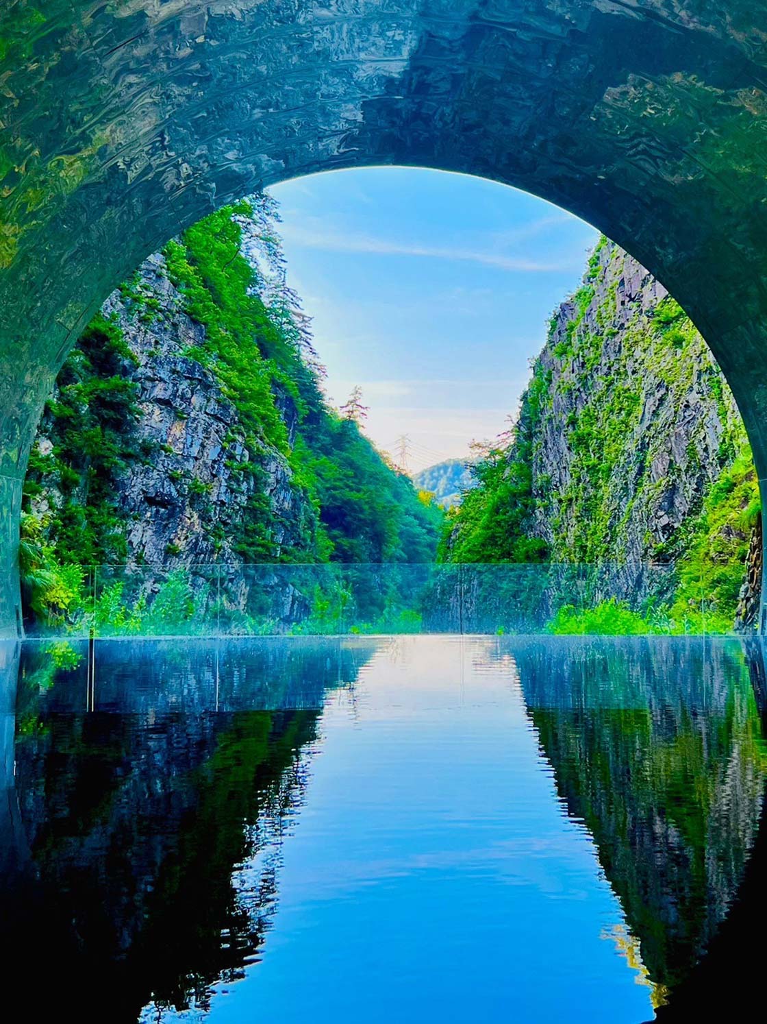 『清津峡』清津峡渓谷トンネル“ライトケーブ（光の洞窟）”（水）