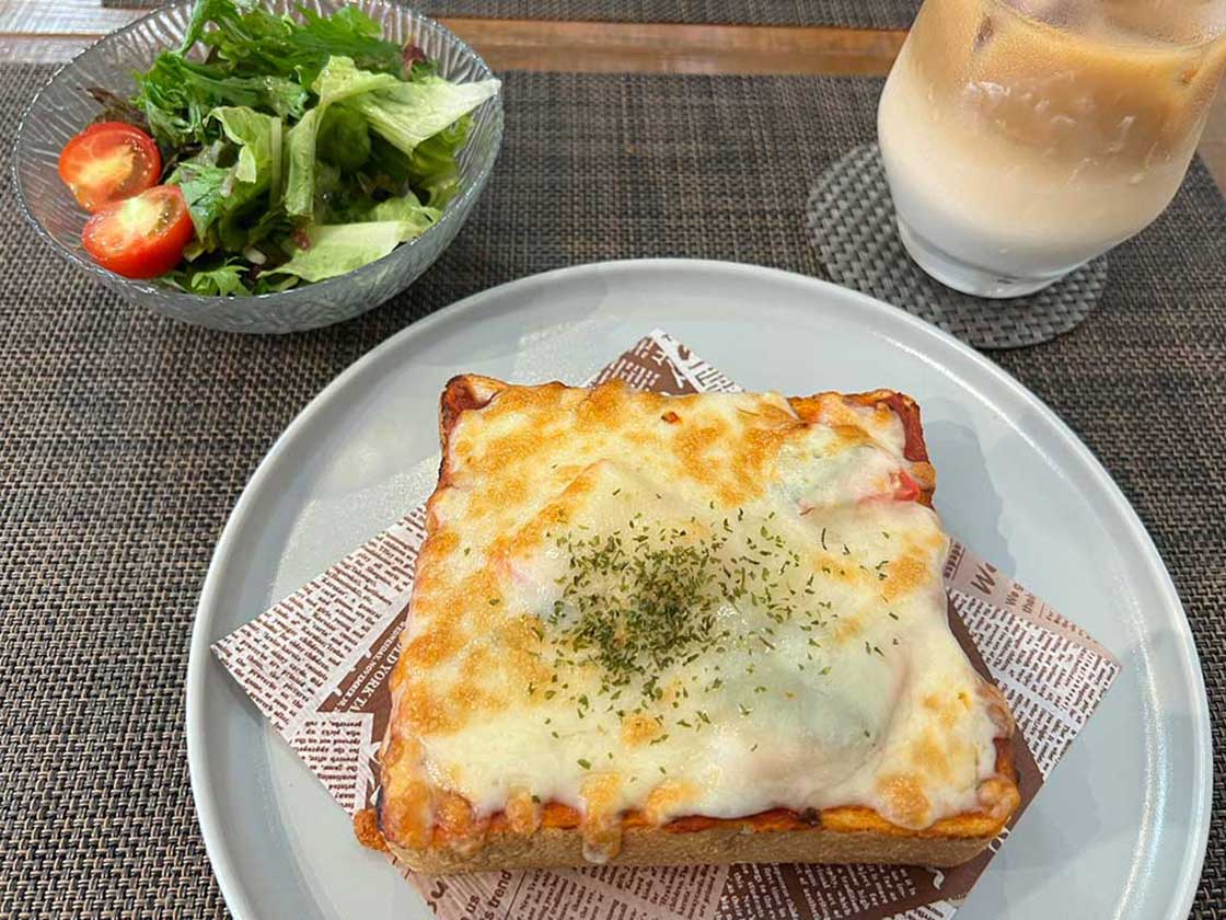 CAFE YADORIGI_豊栄トマトのピザトースト