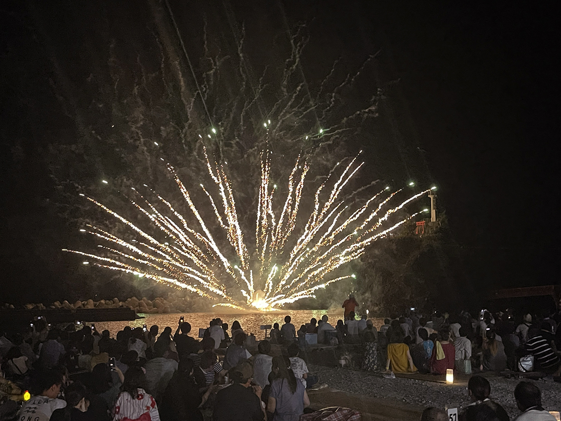 能生ふるさと海上花火大会