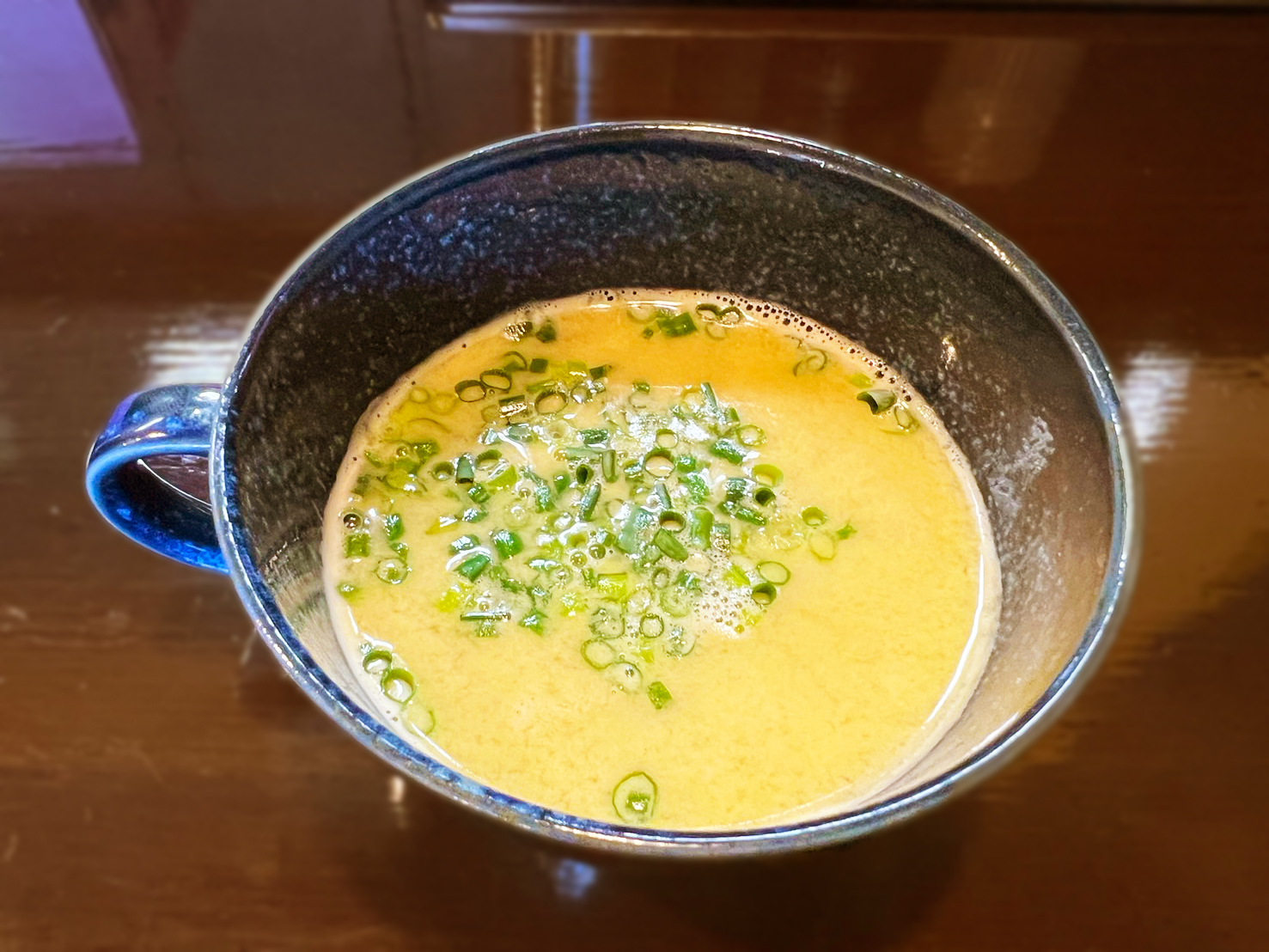 ウズマキラーメン_究極の親子丼のスープ