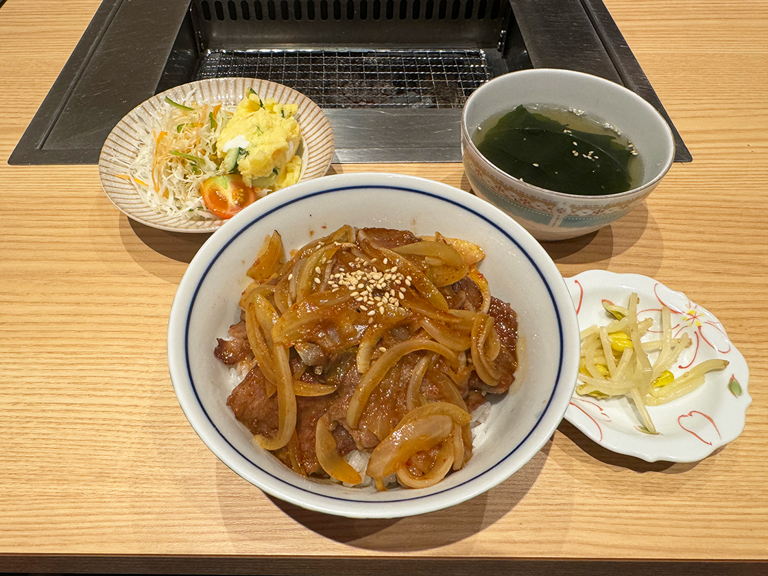 焼肉や 善山_上カルビ丼