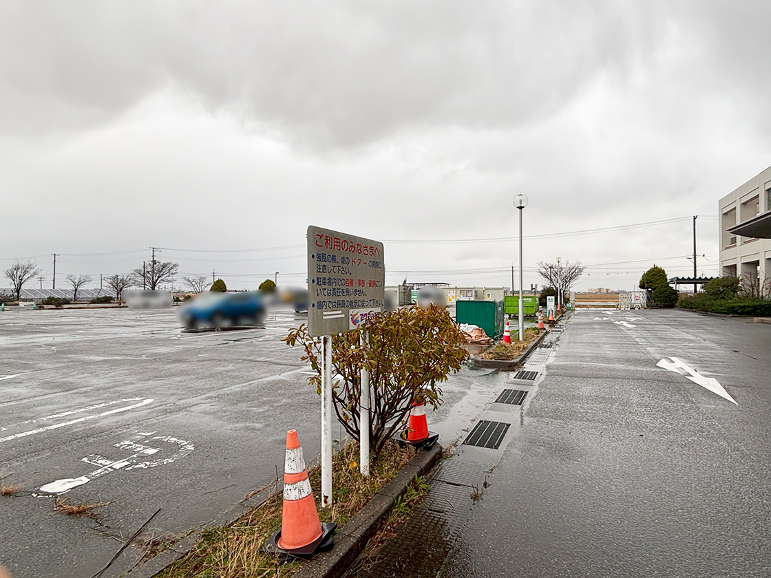 施設　駐車場