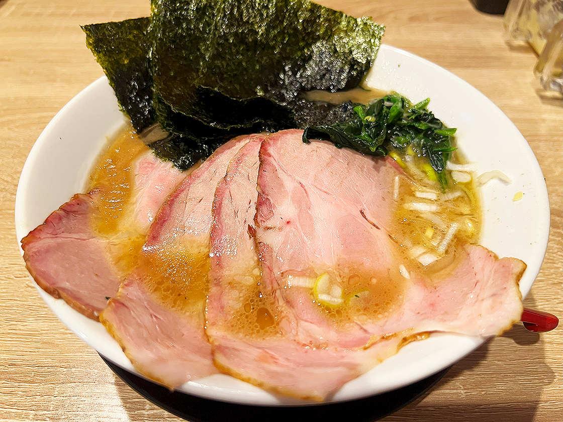 横浜家系ラーメン 秋葉家_家系チャーシューメン