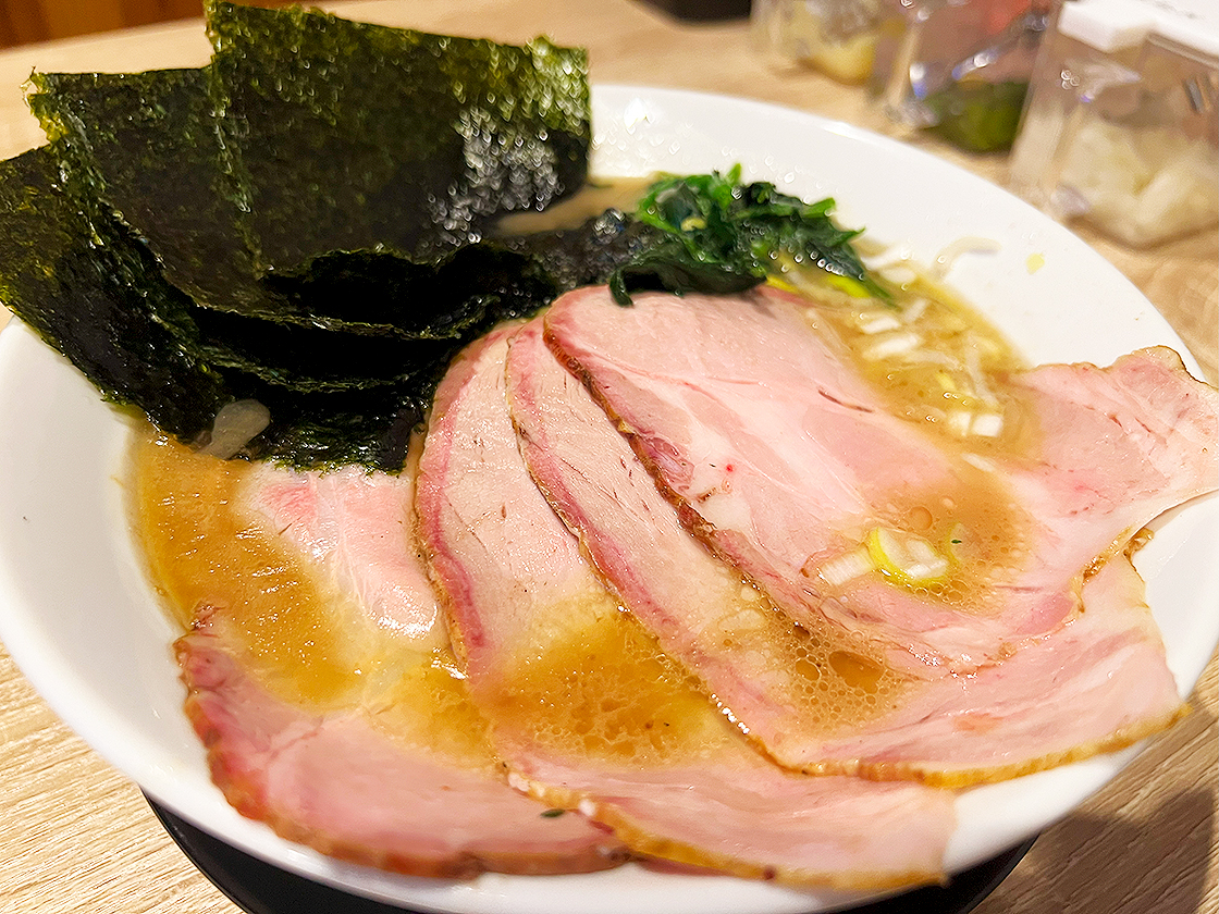 横浜家系ラーメン 秋葉家_家系チャーシューメン