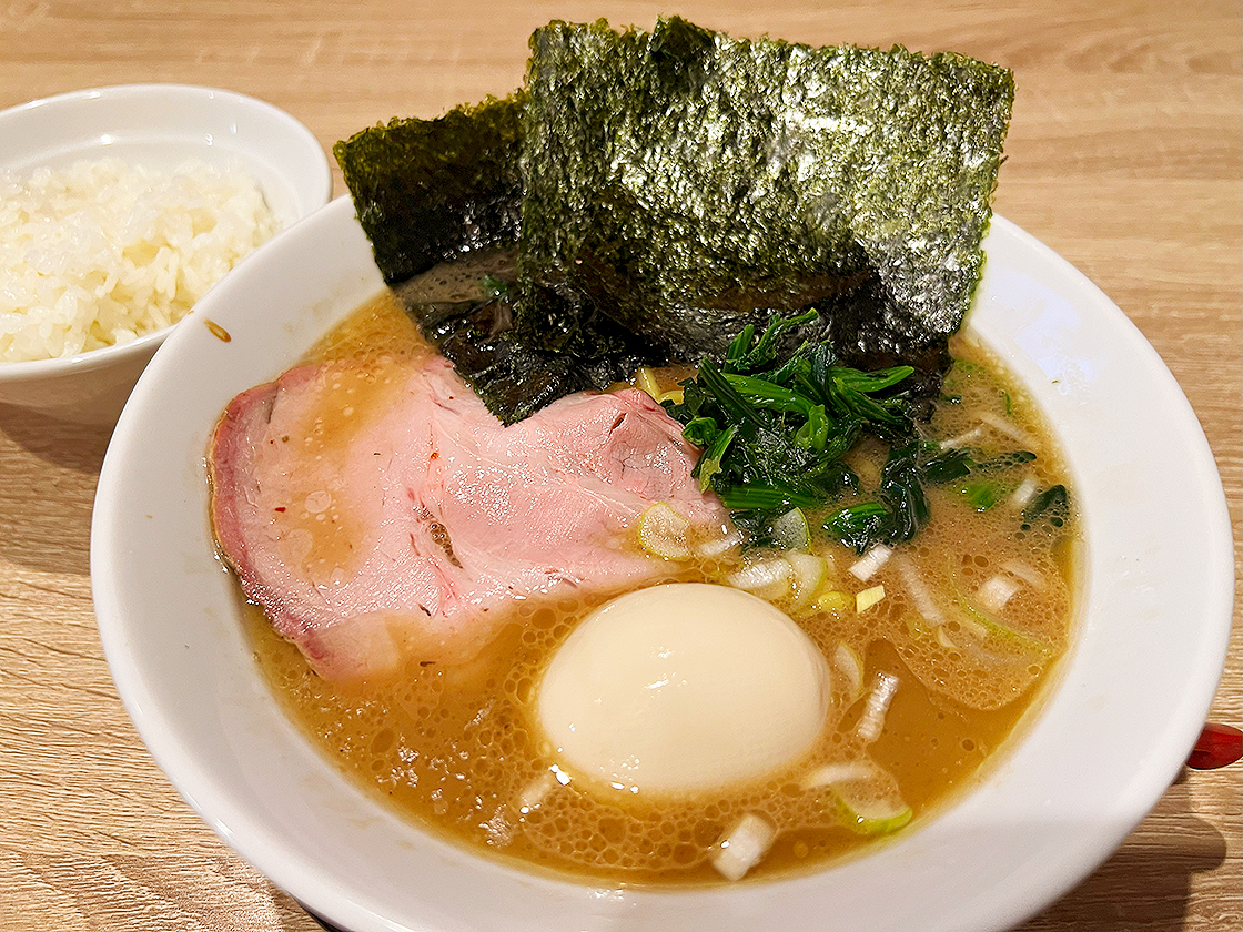 横浜家系ラーメン 秋葉家_家系ラーメン