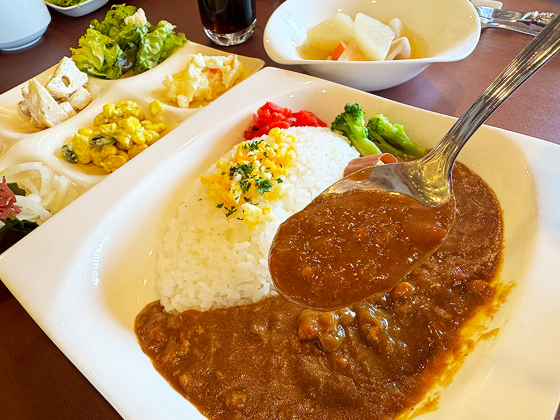 西洋料理屋 ダンスィングドール_週替わりビジネスカレーランチ(キーマ)