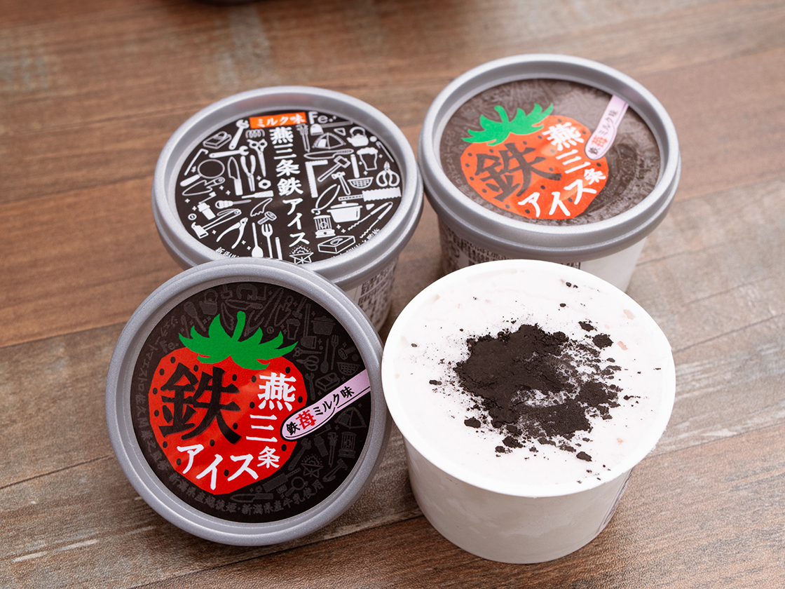 燕三条鉄アイス 鉄苺ミルク味