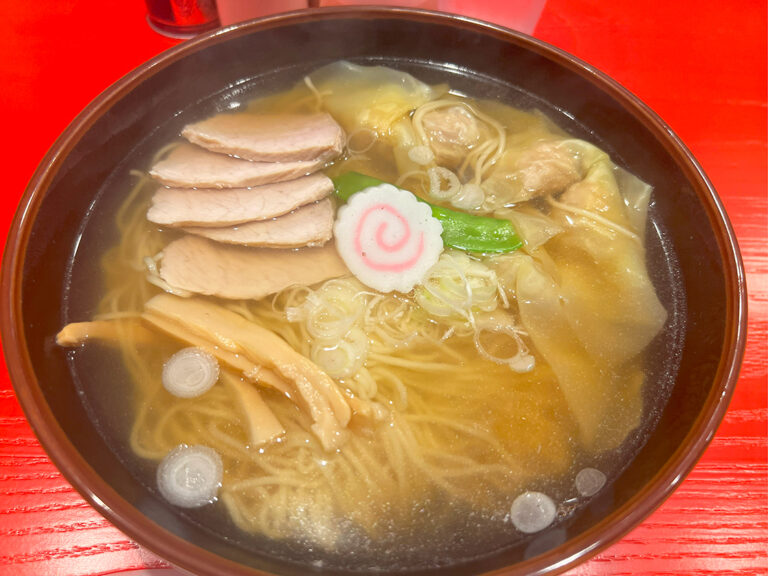 元祖支那そば 信吉屋のチャーシュウワンタンラーメン