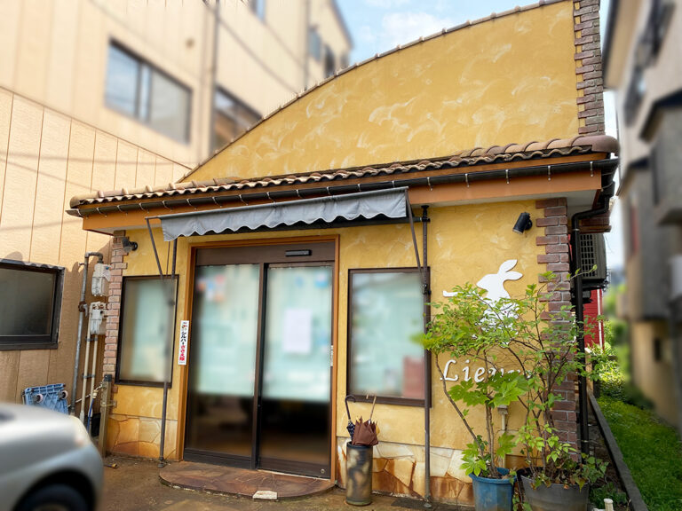 手作りケーキとパンの店 Lievreの外観