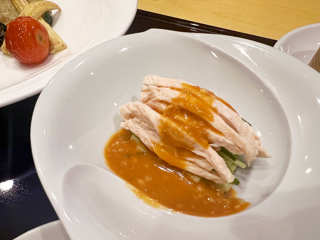 中国菜 龘 SANLONGの小鉢(蒸し鶏に濃厚な胡麻ソースがけ)