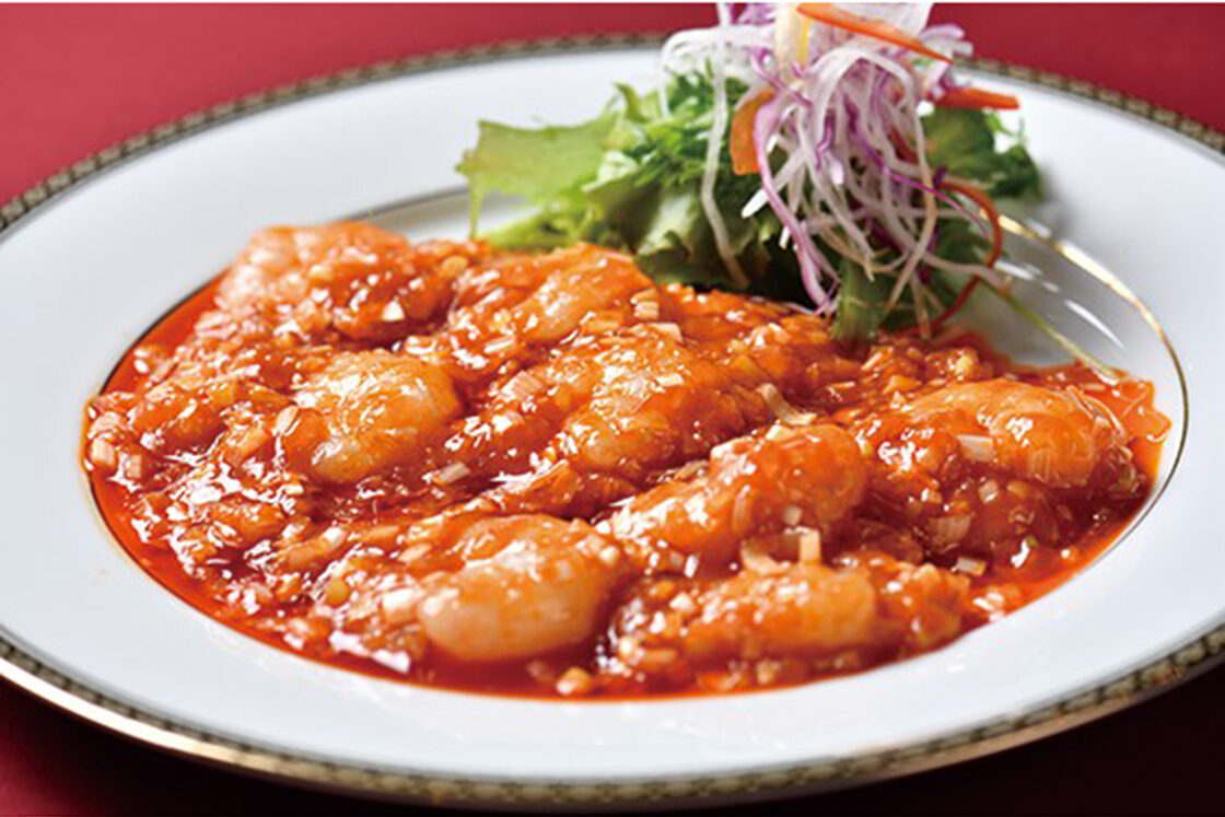 ホテルイタリア軒のお盆バイキングで提供される「海老のチリソース」