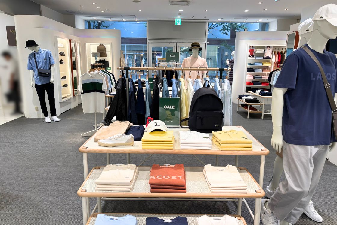 LACOSTE ラブラ万代新潟店の店内