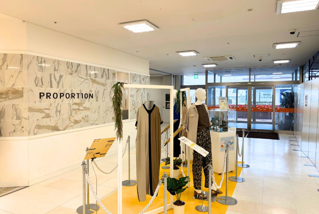 NATURAL BEAUTY BASIC ラブラ万代店の外観