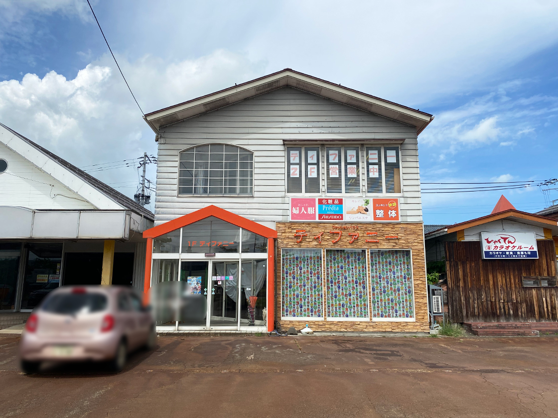 ファッションハウス&ダイニングカフェ ティファニーの外観