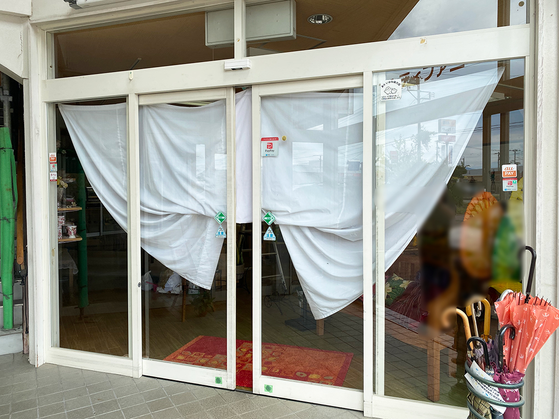 ファッションハウス&ダイニングカフェ ティファニーの外観