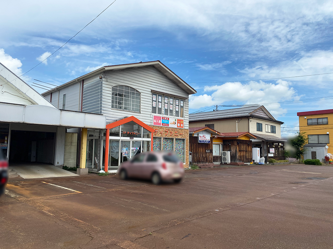 ファッションハウス&ダイニングカフェ ティファニーの外観