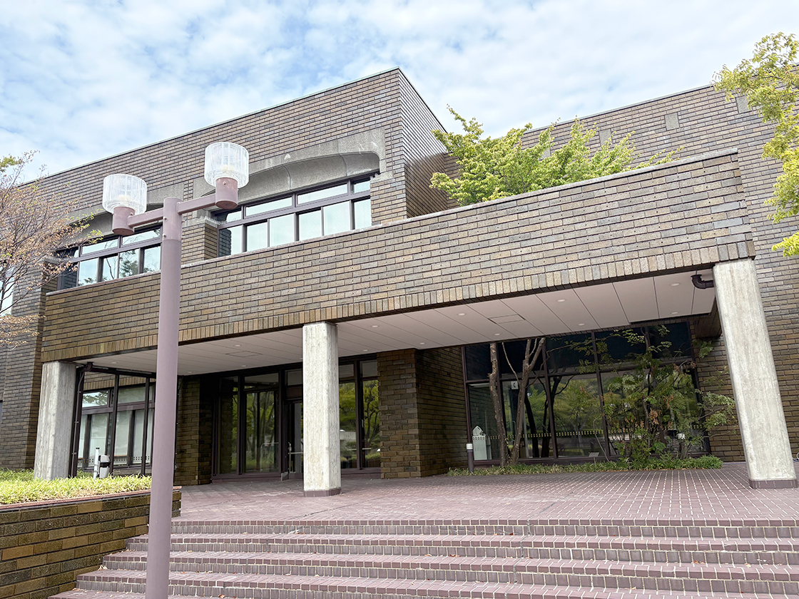 新潟市美術館の外観