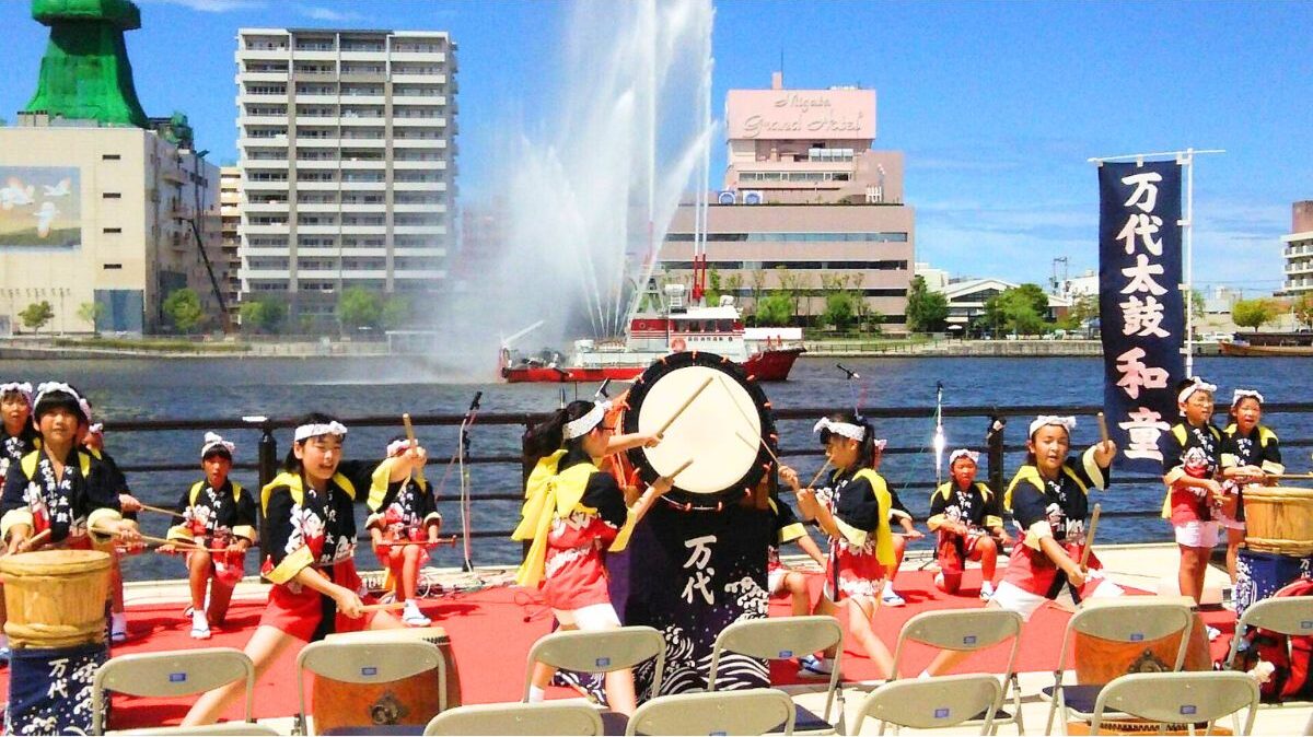 萬代橋誕生祭　万代太鼓和童の演奏