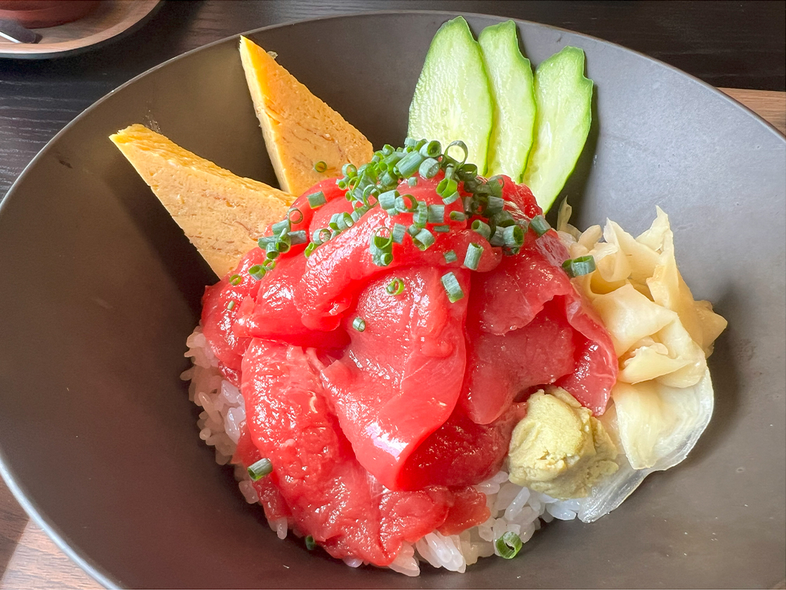 ダイニングさちや　生本まぐろ中落ち丼