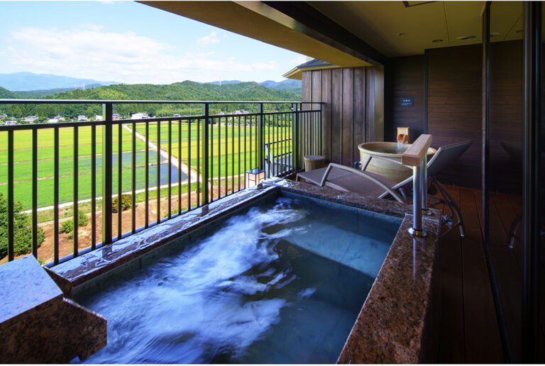 白玉の湯 華鳳の露天風呂・水風呂