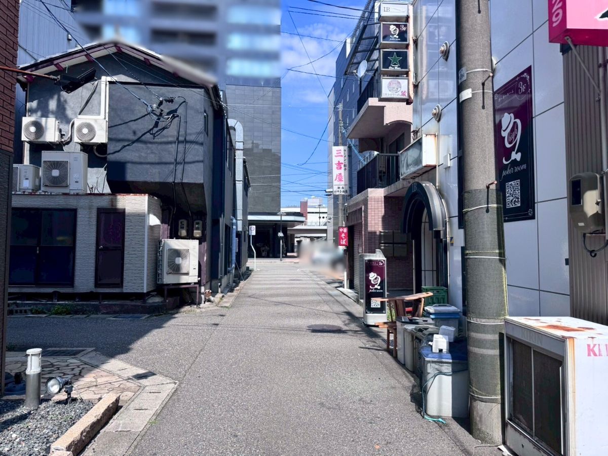 三吉屋 駅南けやき通り店の周辺