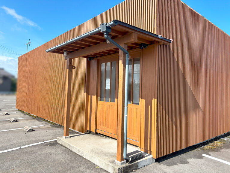 ブタシャモジ 亀貝店　外観