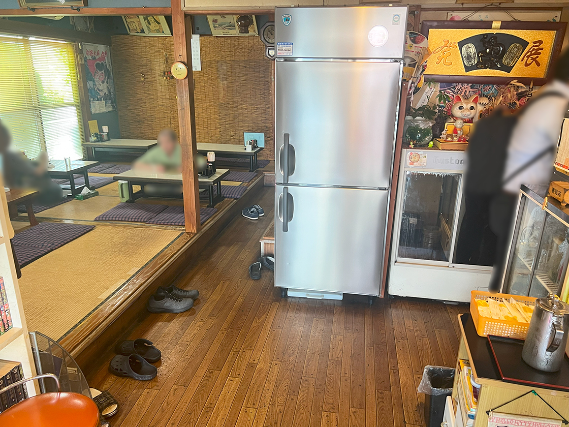 食堂 味吉 店内