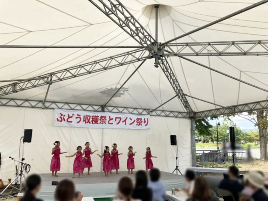 ぶどう収穫祭とワイン祭り　ステージ