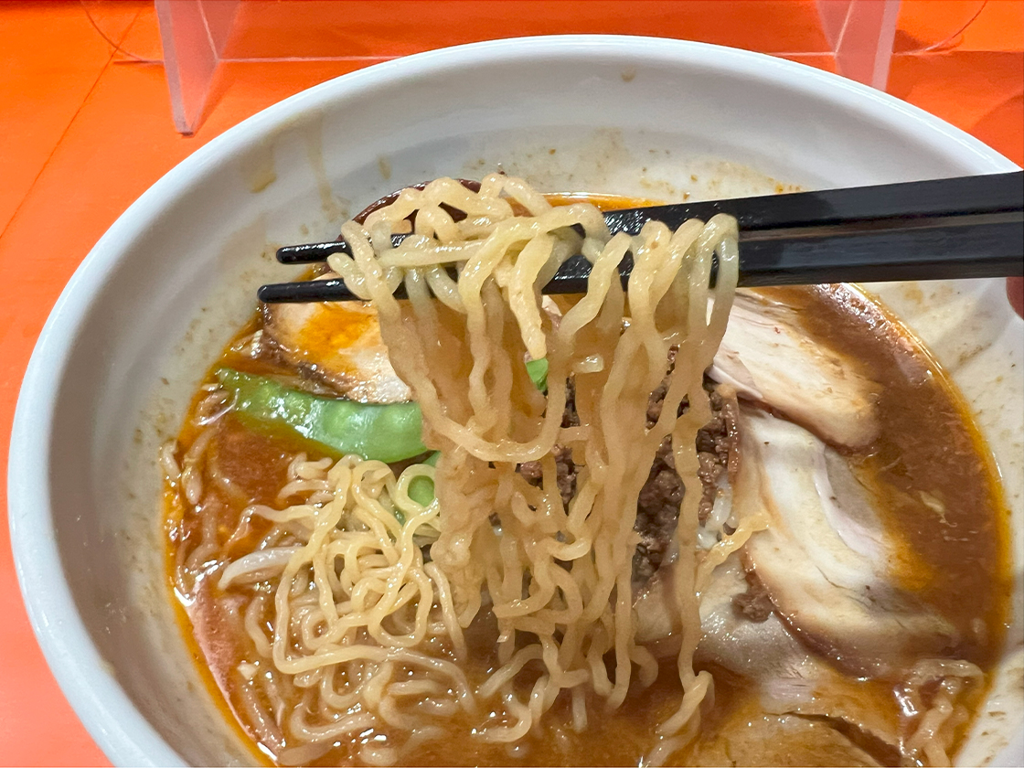 ことぶき屋のちゃーしゅー担々麺の麺