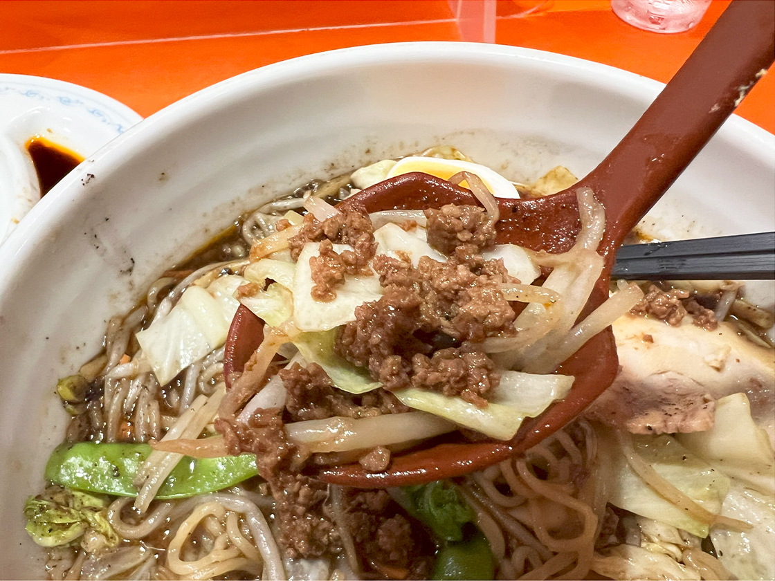 ことぶき屋の黒ゴマ野菜担々麺の肉味噌