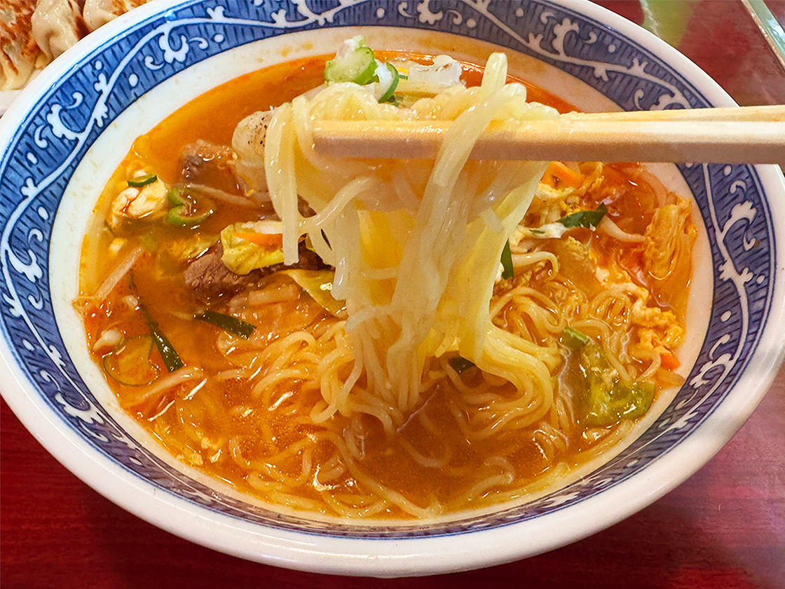 お食事処 中村屋　カルビラーメン　麺