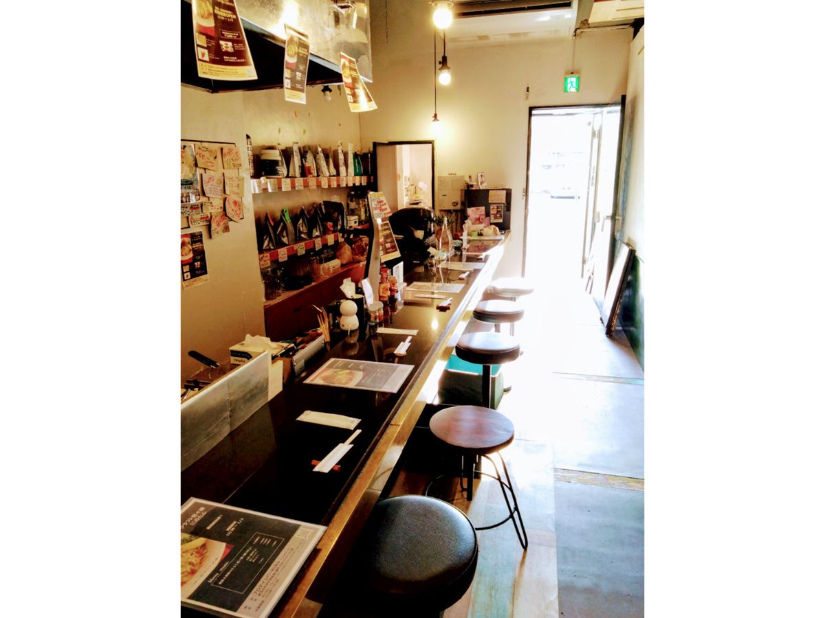 クラフト担々麺 にのたんの間借り営業場所「プロテインバーKUKU」の店内