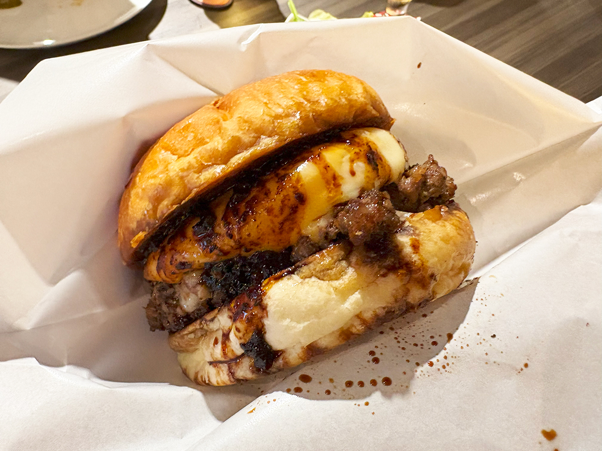 Cafe&Bar JIGing　スペシャルチーズバーガー