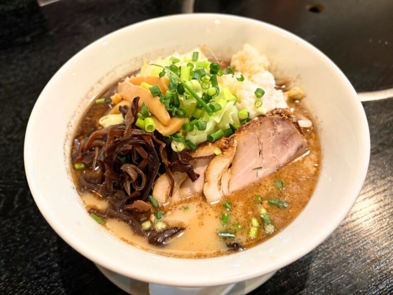 ら〜めん豚やろーの豚やろーらーめん 漆黒の豚