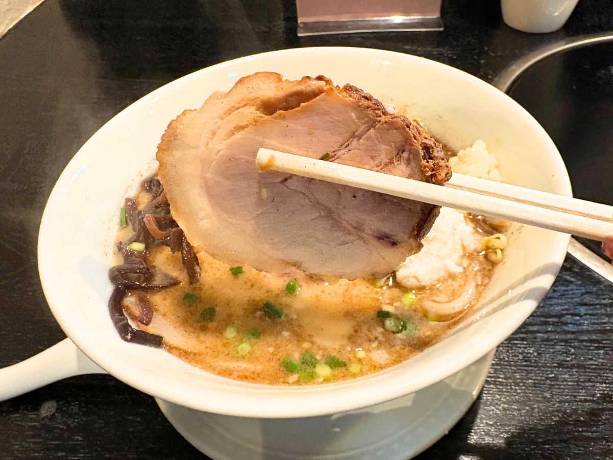 ら〜めん豚やろーの豚やろーらーめん 漆黒の豚のチャーシュー