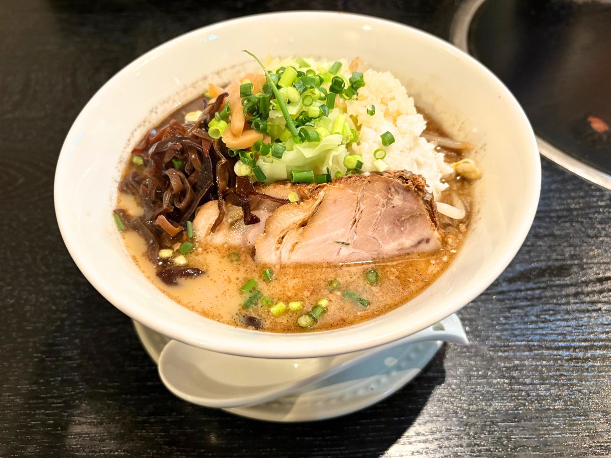 ら〜めん豚やろーの豚やろーらーめん 漆黒の豚