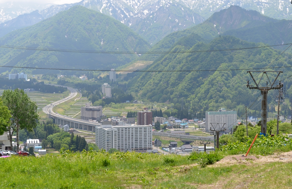 ゆとりろ越後湯沢 岩原スキー場からの風景