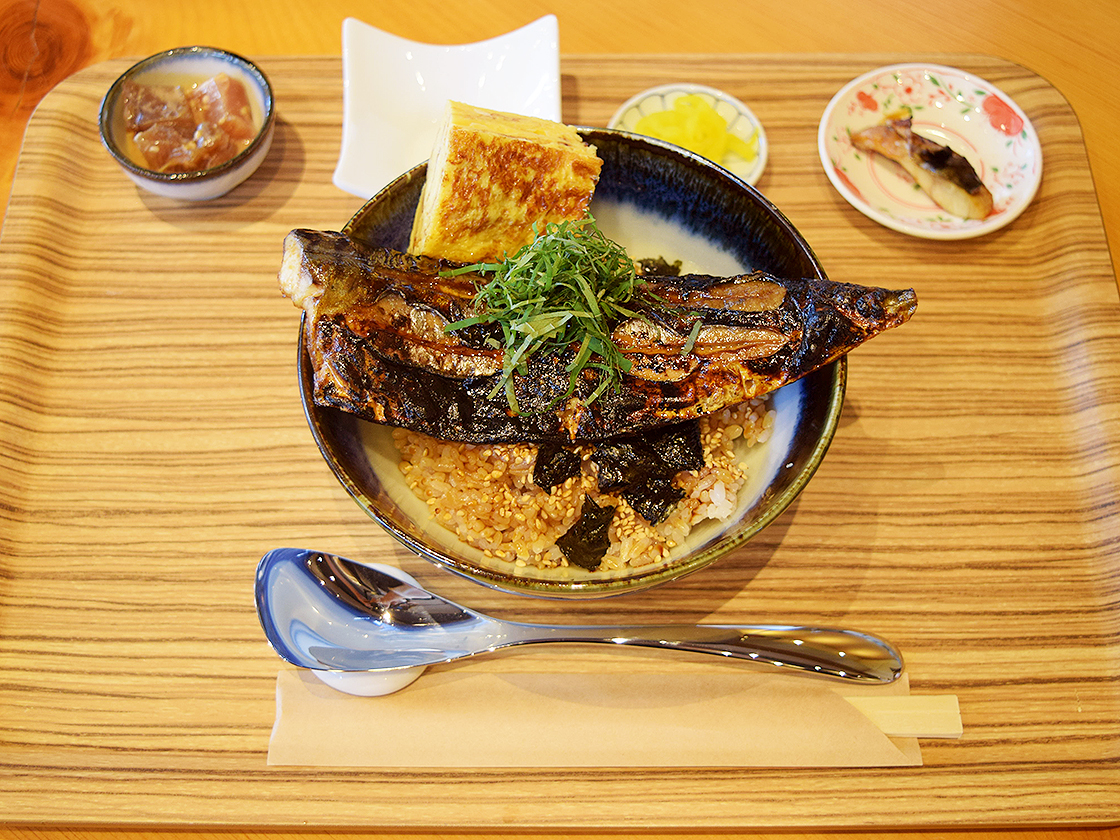 肴と米 うお福食堂の鯖めし 特製たれ焼き