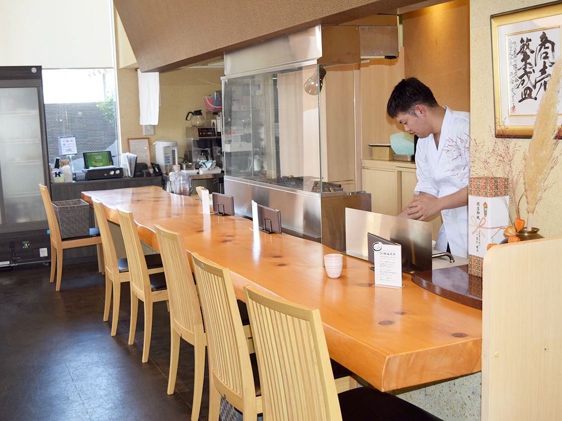 肴と米 うお福食堂の店内