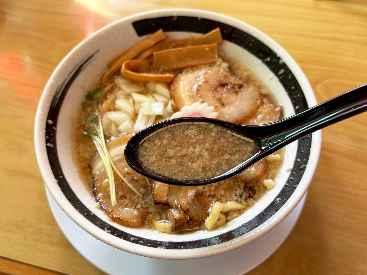 麺屋 川の口の背脂ちゃーしゅうめんのスープ