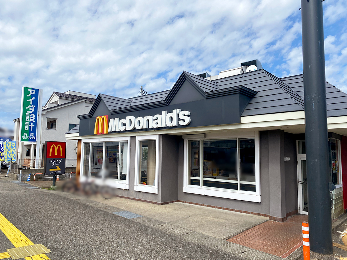 マクドナルドイオン長岡店の外観