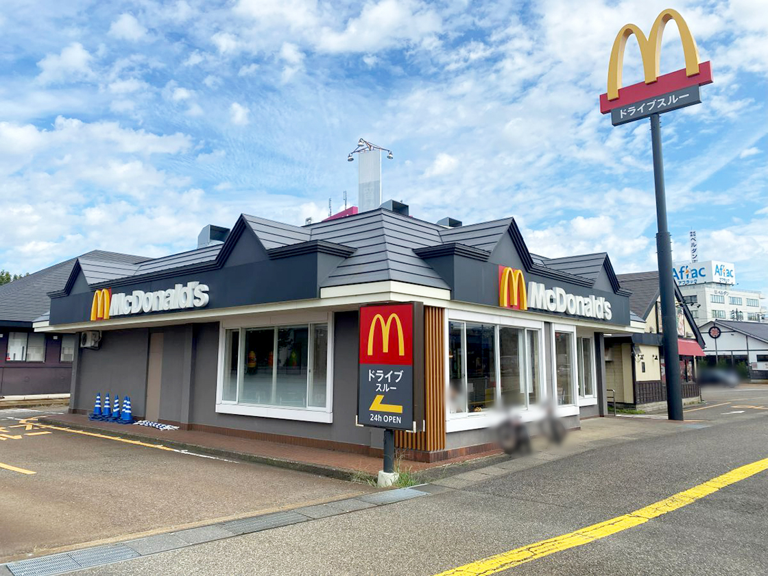 マクドナルドイオン長岡店の外観