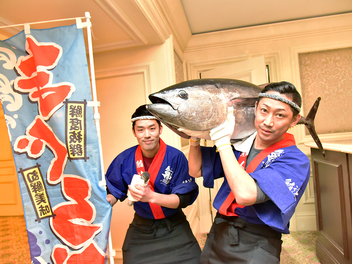 マグロの解体ショー