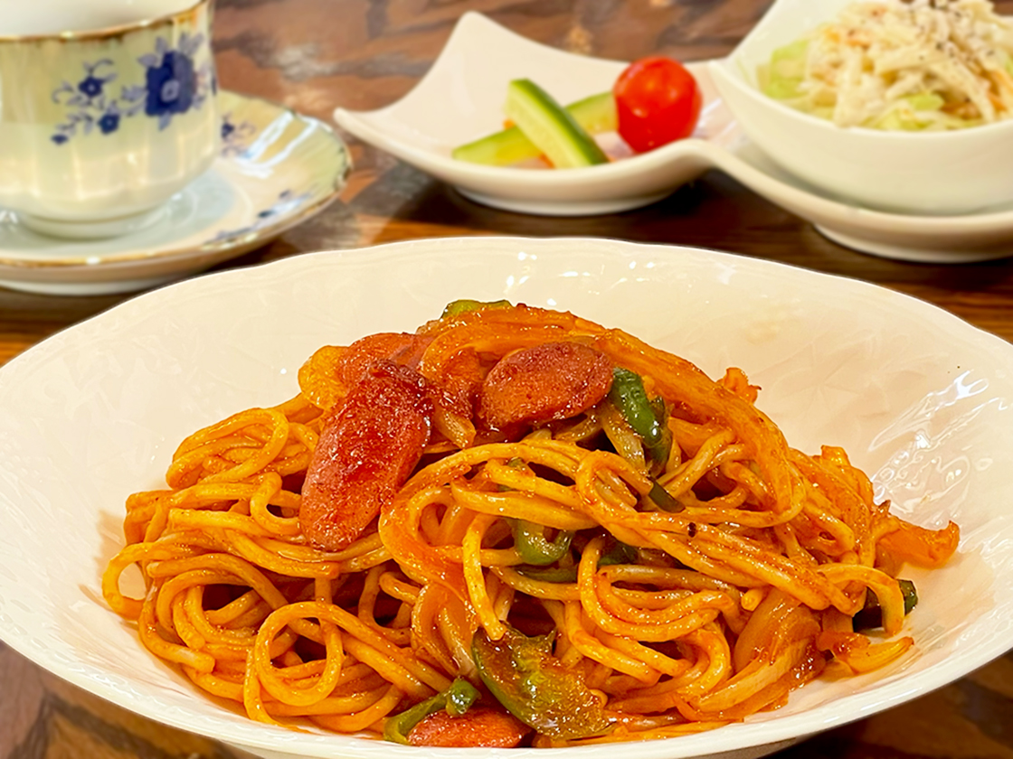 気ままな喫茶店のナポリタンセット