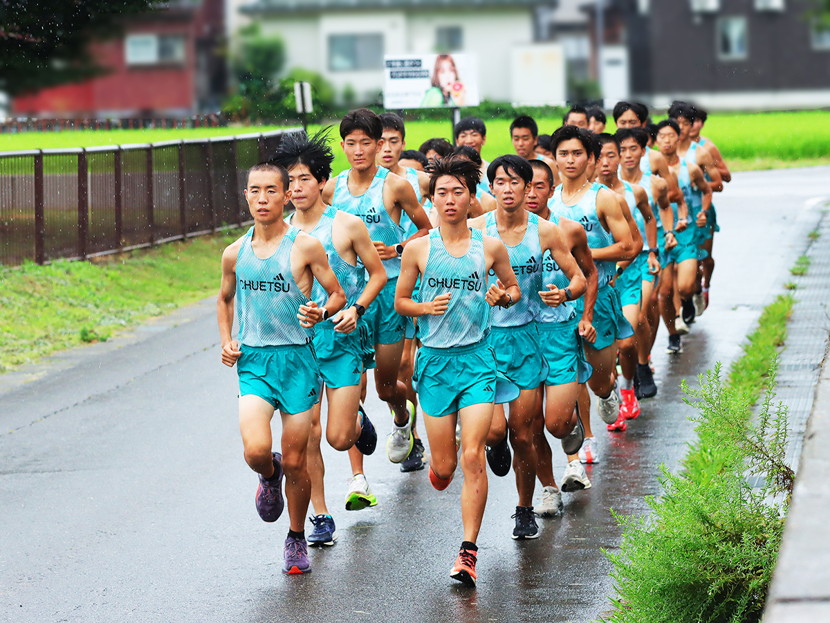 厚い選手層で連覇の期待がかかる男子の中越